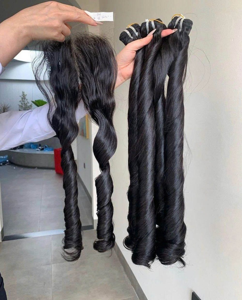 natural-black-bouncy-curly-hair-vietnamese